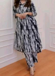 Stylish black and white kurta set!