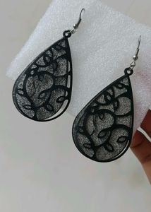 Elegant Black Teardrop Earrings