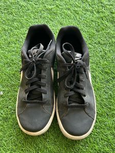 Nike Court Royale