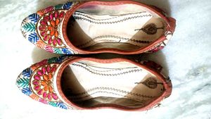 Embroidered Jutti Flats