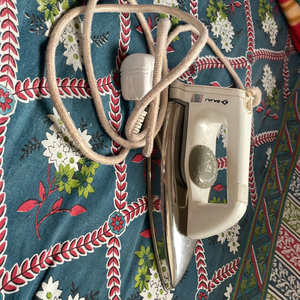 Perfectly good condition bajaj iron🧚🏻‍♂️🧚🏻‍♂️