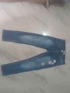 Girl&#39;s Flower Embellished Jeans