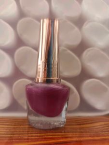 MAGENTA COLOUR NAIL POLISH