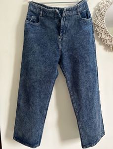 Woman Straight Fit Jeans
