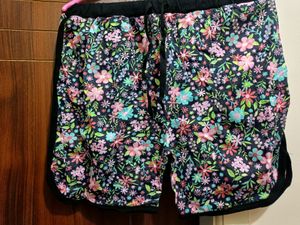 Floral Print Women&#39;s Shorts 2 Nos