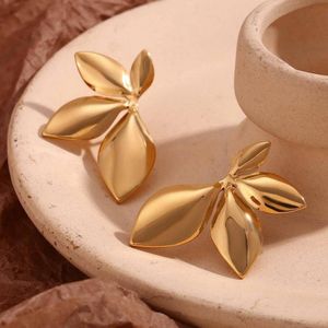 Gold Floral leaves stud Earrings✨