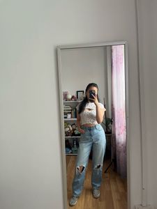 Knee Cut Jeans