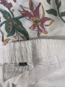 White Pent Plaza With Print