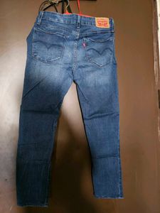Levi&#39;s Jean XS ize 28&#34;