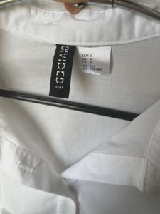 H&amp;M button down Y2K shirt