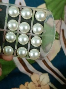 6 Pairs Of Pearls Earrings