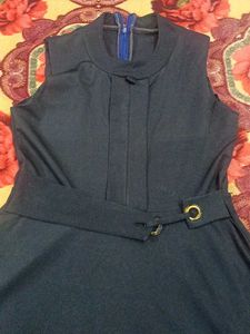 Chic Sleeveless Navy Dress
