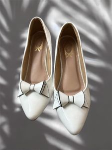White Bow Belly Heel