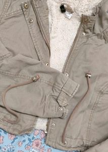 🔥 Beige Crop Jacket – Cozy, Stylish &amp; One-of-a-Ki