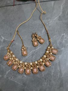 Jwellery Set With Earrings And Mangtika
