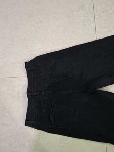 Black straight fit women&#39;s jeans
