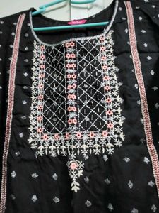 Elegant Black Embroidered Kurta