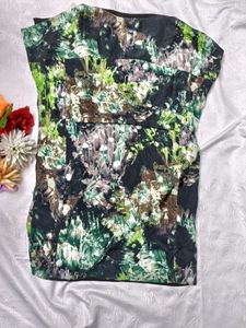 Unique Print Tee 🖤 💚