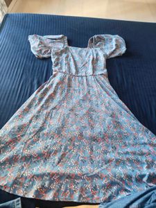 Floral Print Dress mid length with ballon sleeves