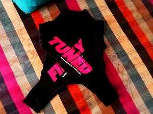 BLACK CROP TOP...🖤💗