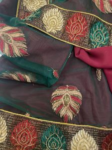 Elegant Embroidered Saree with Intricate Leaf Desi