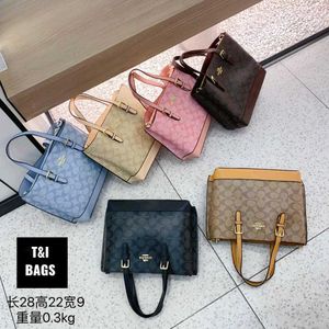 COACH SIGNATURE TOTE