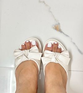 White Wedges