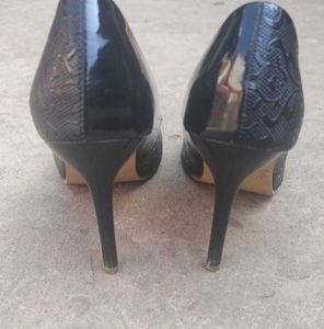 Pencil Heels 🖤