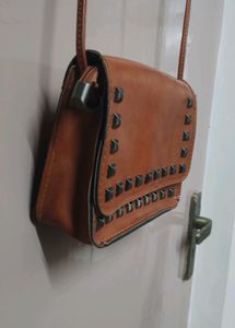 Sling bag 👀