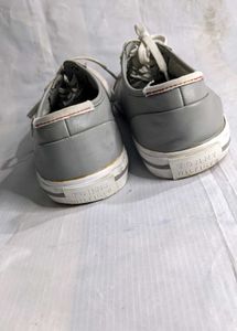Tommy Hilfiger shoes 👟