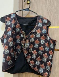 Ethnic Print Sleeveless Jacket