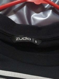 black and white thrift style zudio crop top