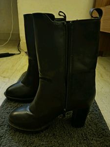 DELIZE BOOTS NEW!!!!!!!