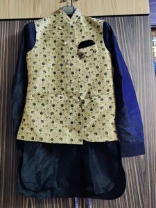 Men Ethnic Kurta Set With Jacket