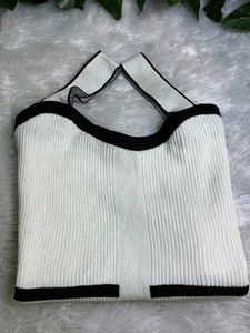 Chic Black &amp; White Crop Top