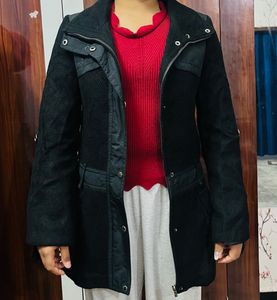 Sleek black winter coat 🧥