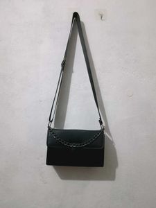 Chic Black Crossbody/sling Bag