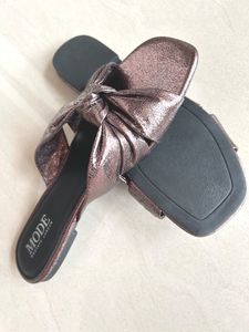 Pair Of Open Toe Flats (Metallic Purple))