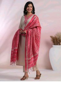 ​💖 Elegant Pink Ensemble: Embroidered Kurta with