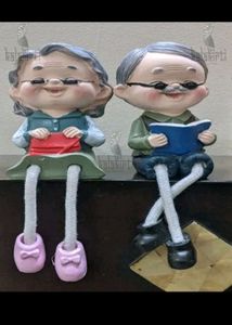 Loving Parents Couple Leg Hanging Showpiece