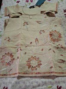 Elegant Floral Embroidered Kurta