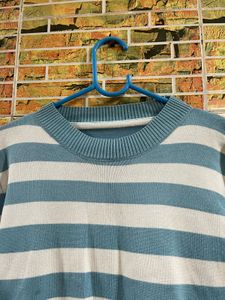 white and blue strips top