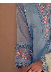 💙 Sheer Elegance: Organza Embroidered Kurta Set �