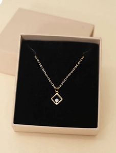 Aroma diamond necklace
