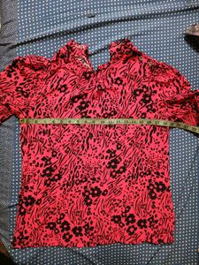 M&amp;S Rose-Black Top