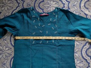 Varanga Women Embroidered Straight Kurta