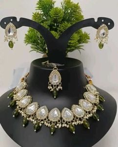 Emerald Green Kundan Jewelry Set