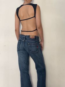 Blackless Top