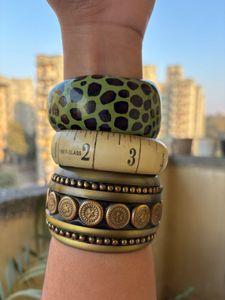 Viral Y2k bangle stack
