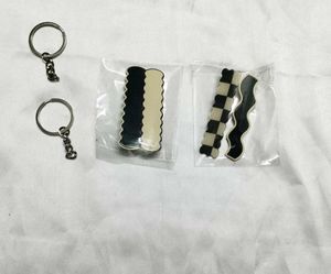 Suga love barrettes Hair Clip (White, Black)